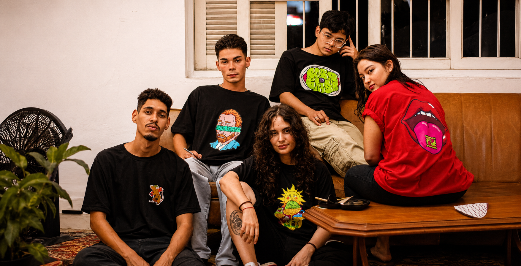 Camiseta Roba Brisa com estampa psicodélica em destaque no banner principal