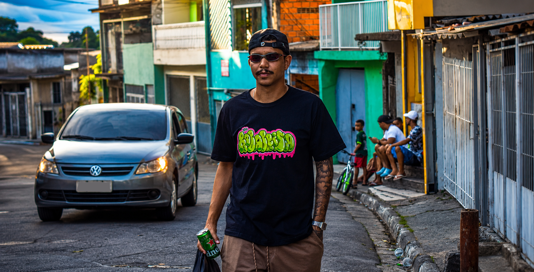 Coleção Roba Brisa de camisetas autorais brasileiras em banner promocional